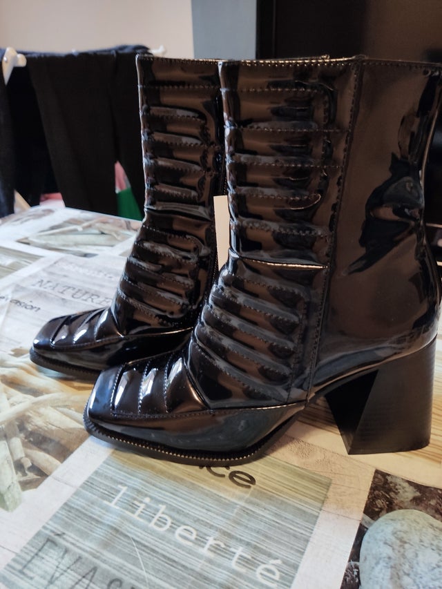 Black Boots