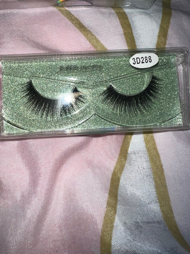 Volume eyelashes